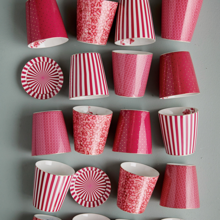 Blumi - porcelianiniai indai, lėkštės, vazos, puodeliai